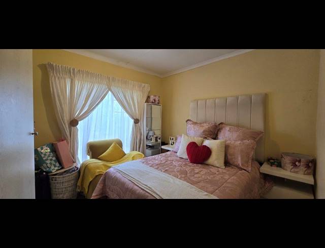 2 BEDROOM APARTMENT FOR SALE IN MOOIKLOOF RIDGE